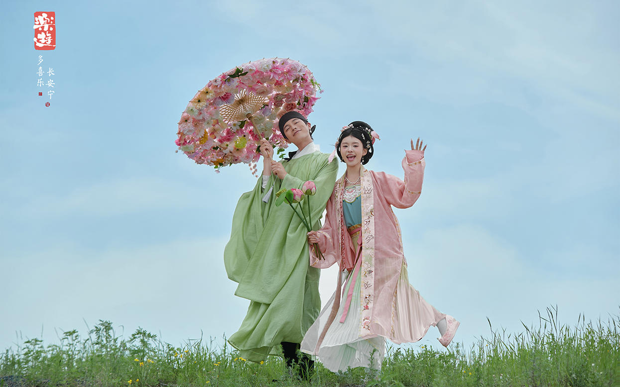 是谁拍到了田耕纪同款❓ 真的是甜到了心坎里🌸