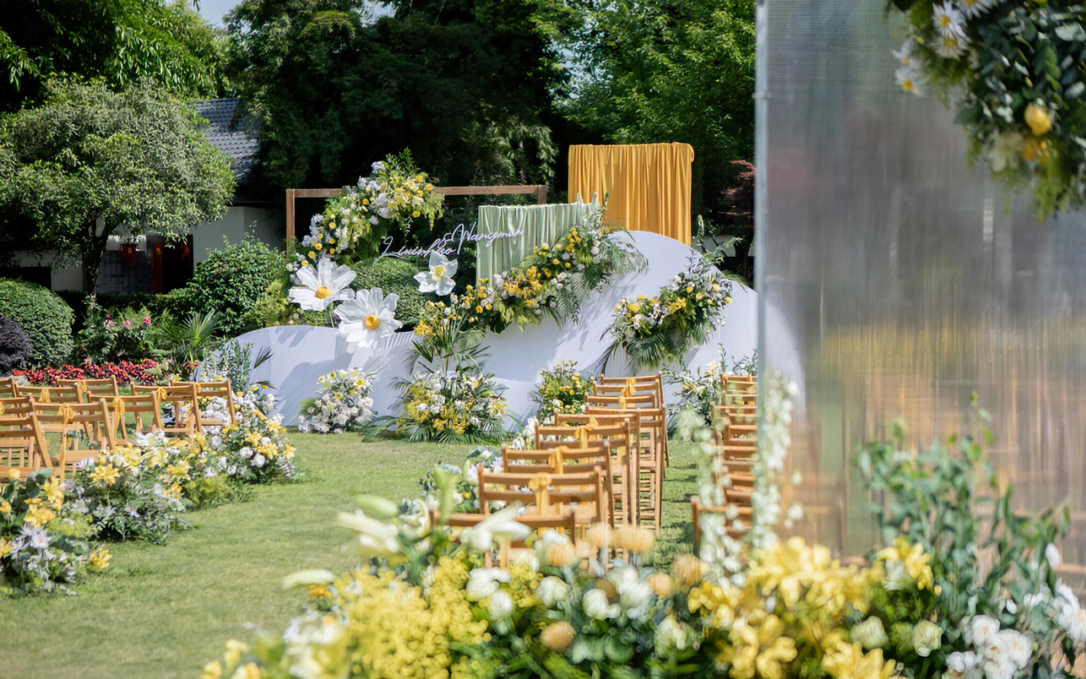 春日限定｜把小雛菊的浪漫搬進草坪婚禮??