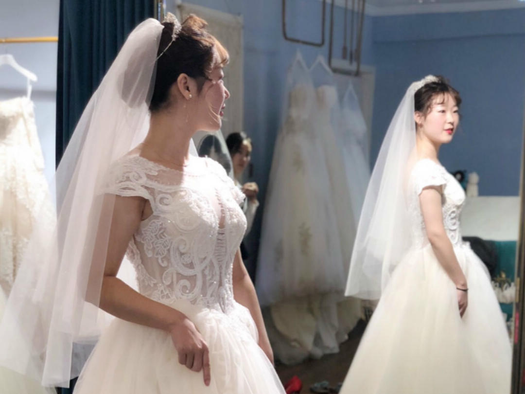 超值套餐：精品秀禾+齐地婚纱+敬酒服+跟妆