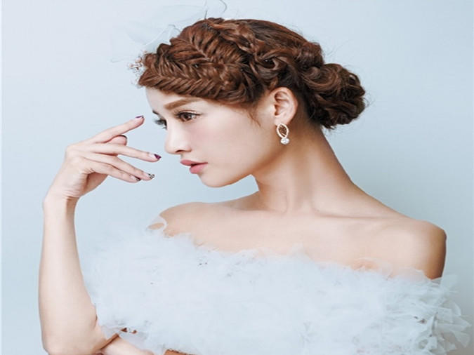 婚纱化妆_伪娘穿婚纱化妆视频(3)