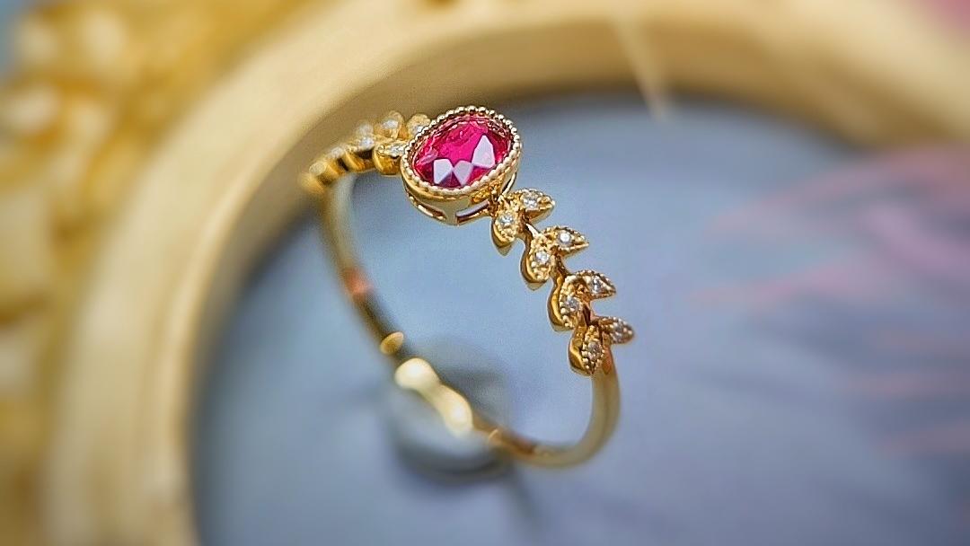 轻巧设计红宝石橄榄枝戒指