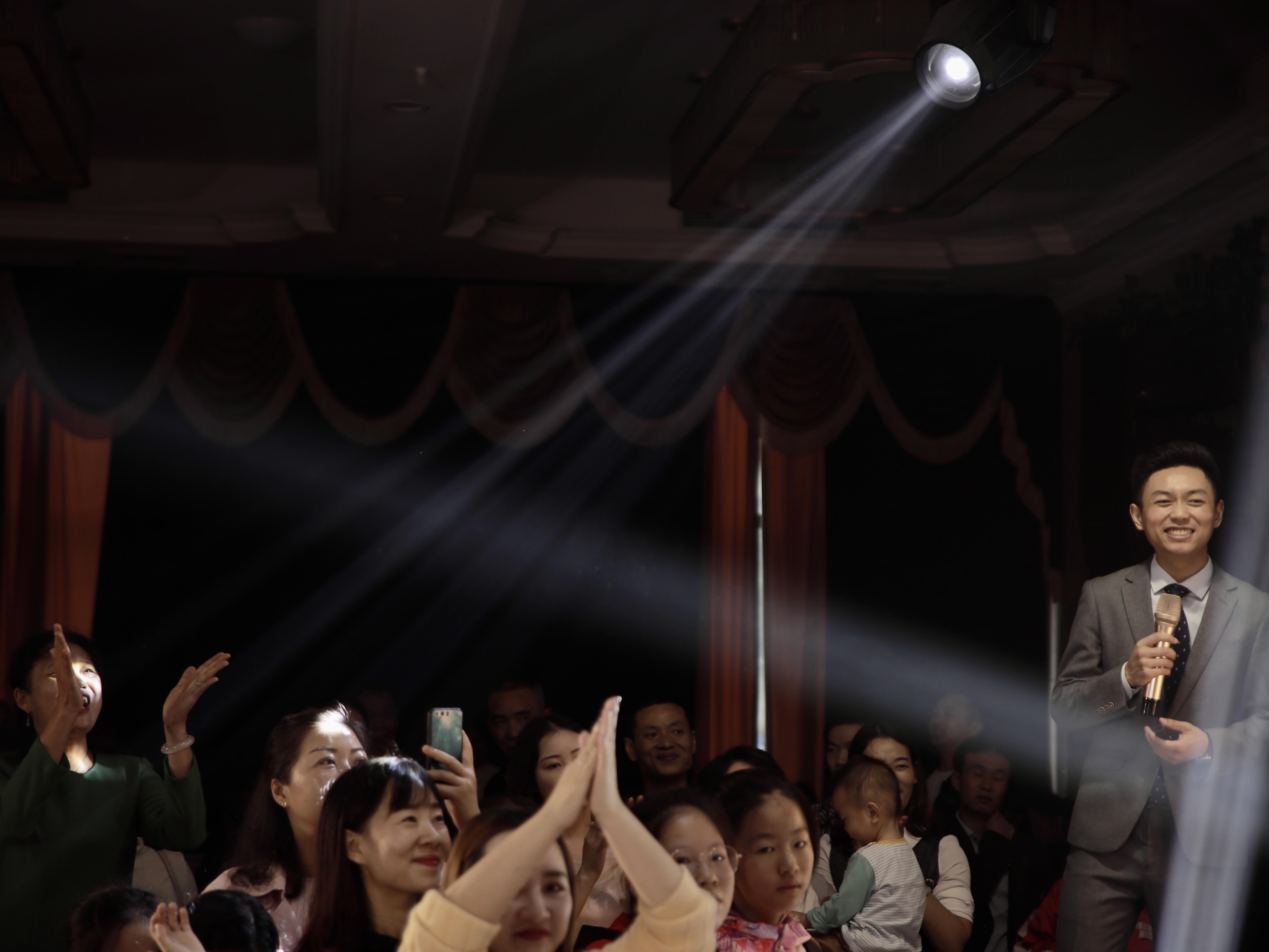 【人气超值】资深主持+流程策划+督导+音乐执行