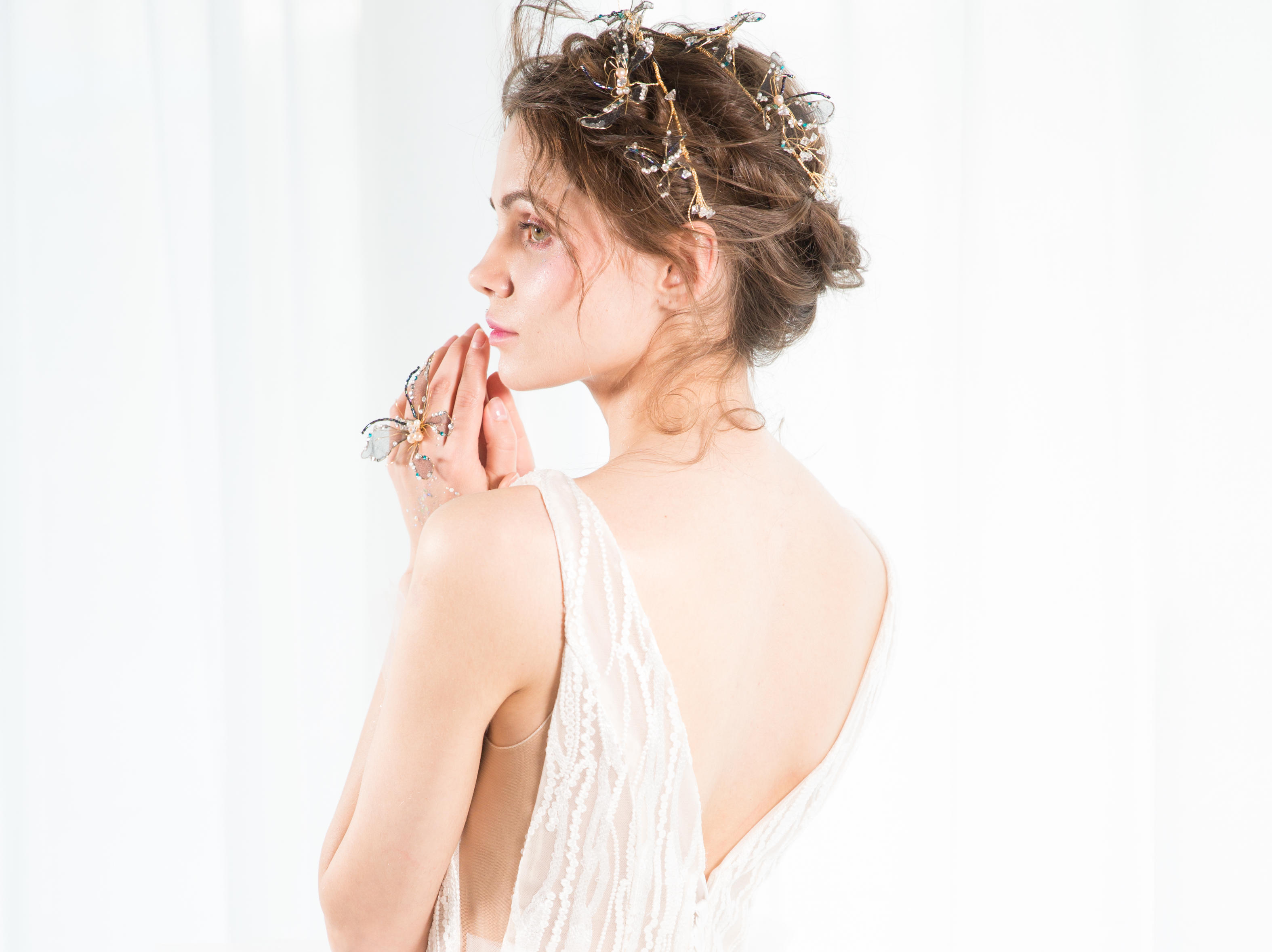 【VANSTAR】高腰小拖尾白色钉珠出门纱主纱纱