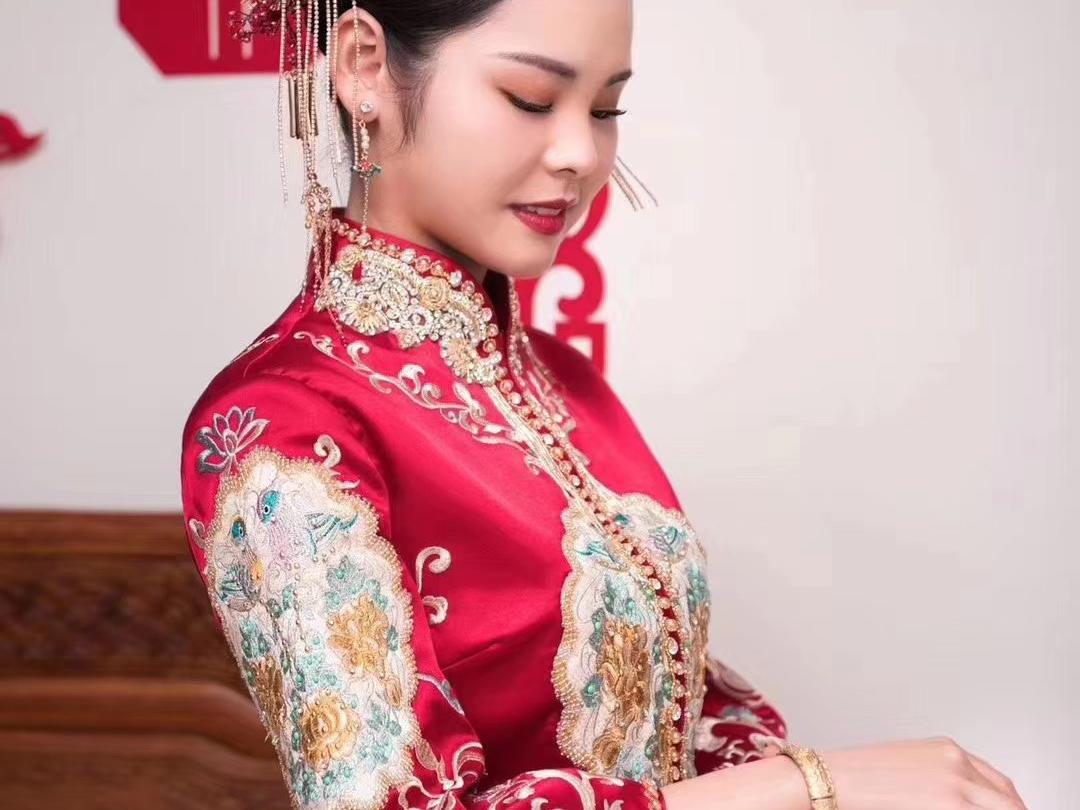 【超值租赁】齐地婚纱+秀禾服+礼服+跟妆