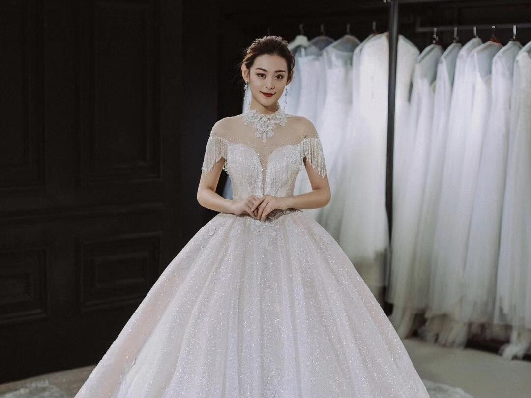 【新娘一切大礼包】包含跟妆+所需所有婚纱礼服