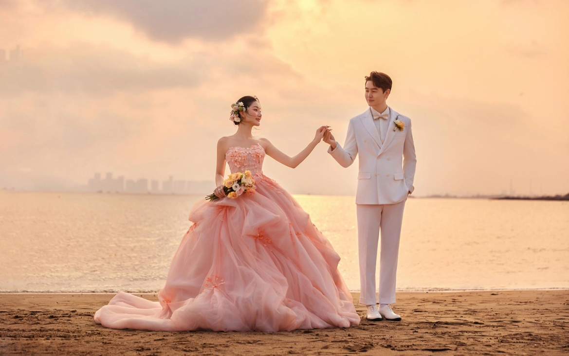 粉色婚紗海景沙灘夕陽婚紗照
