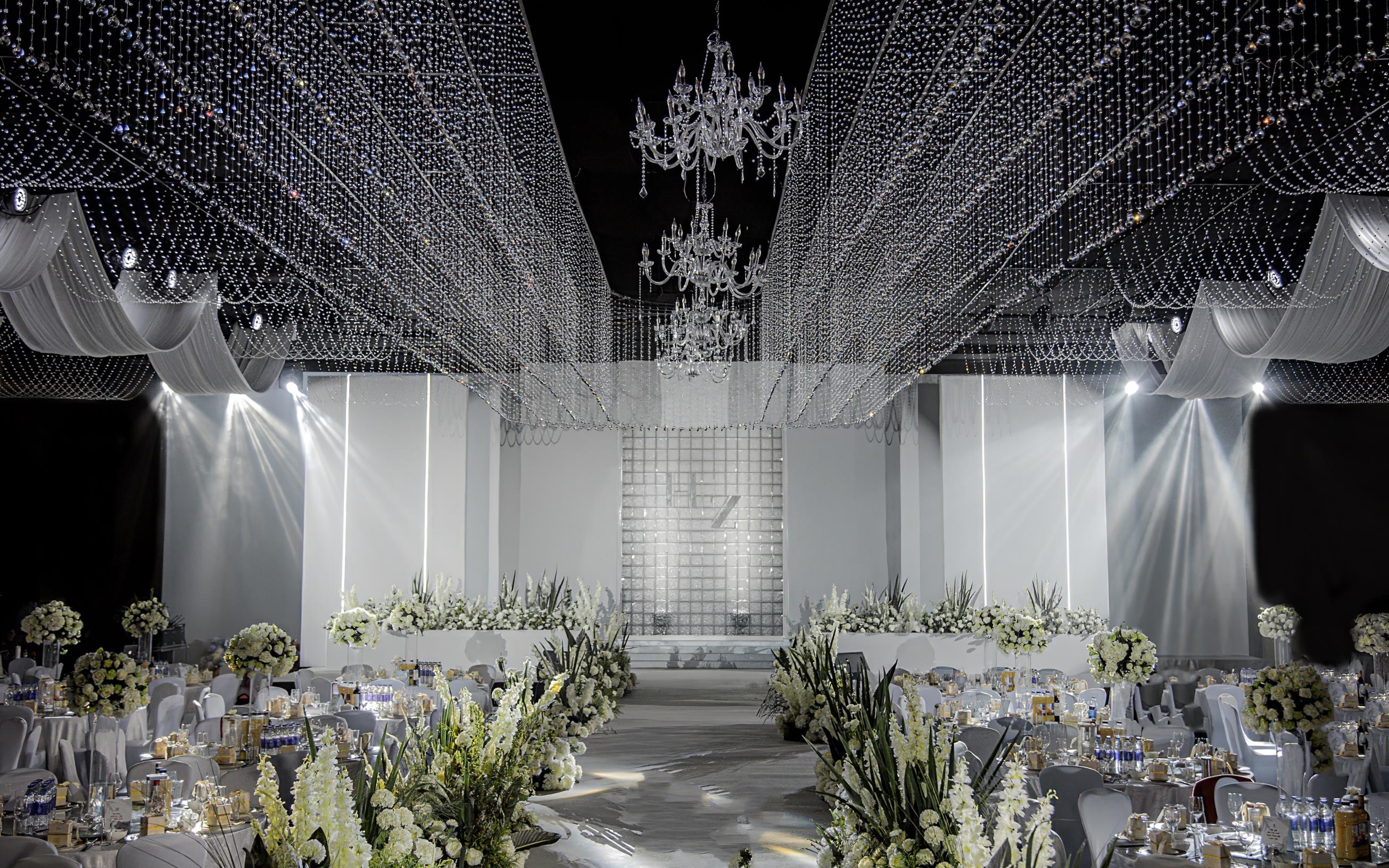 刷爆朋友圈2021爆款秀场风水晶吊顶婚礼