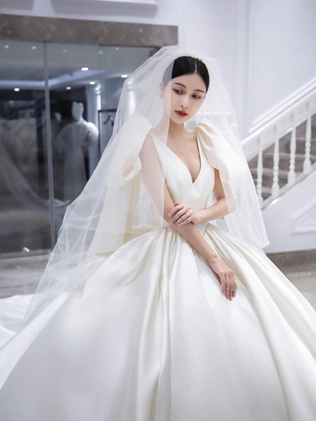 拖尾婚纱超值镇店特惠套餐