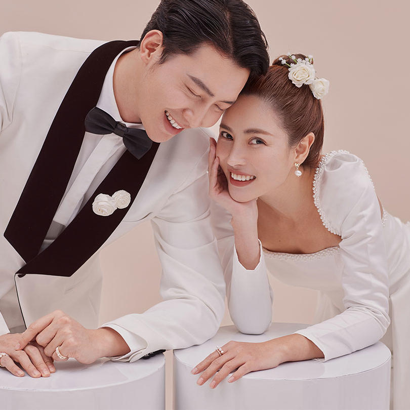 研發(fā)團隊丨暢拍內(nèi)外景丨定制妝面丨VIP包廂服務(wù)