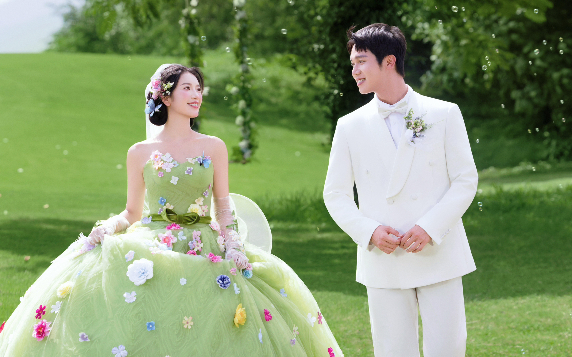 綠野仙蹤現(xiàn)實版！森系草坪婚紗照！