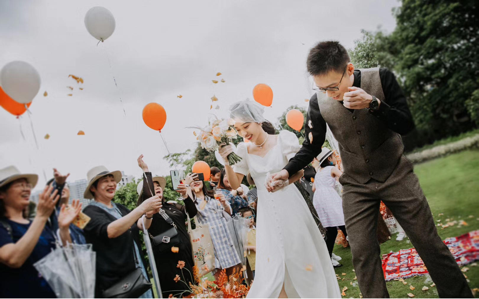 悅?cè)A酒店草坪婚禮|好的婚禮 沒(méi)那么貴