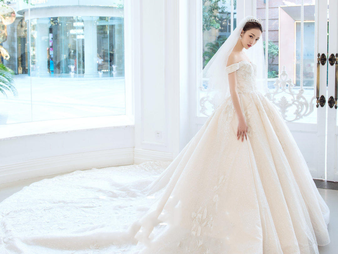 【超值租赁】星辰主纱大拖尾+敬酒服