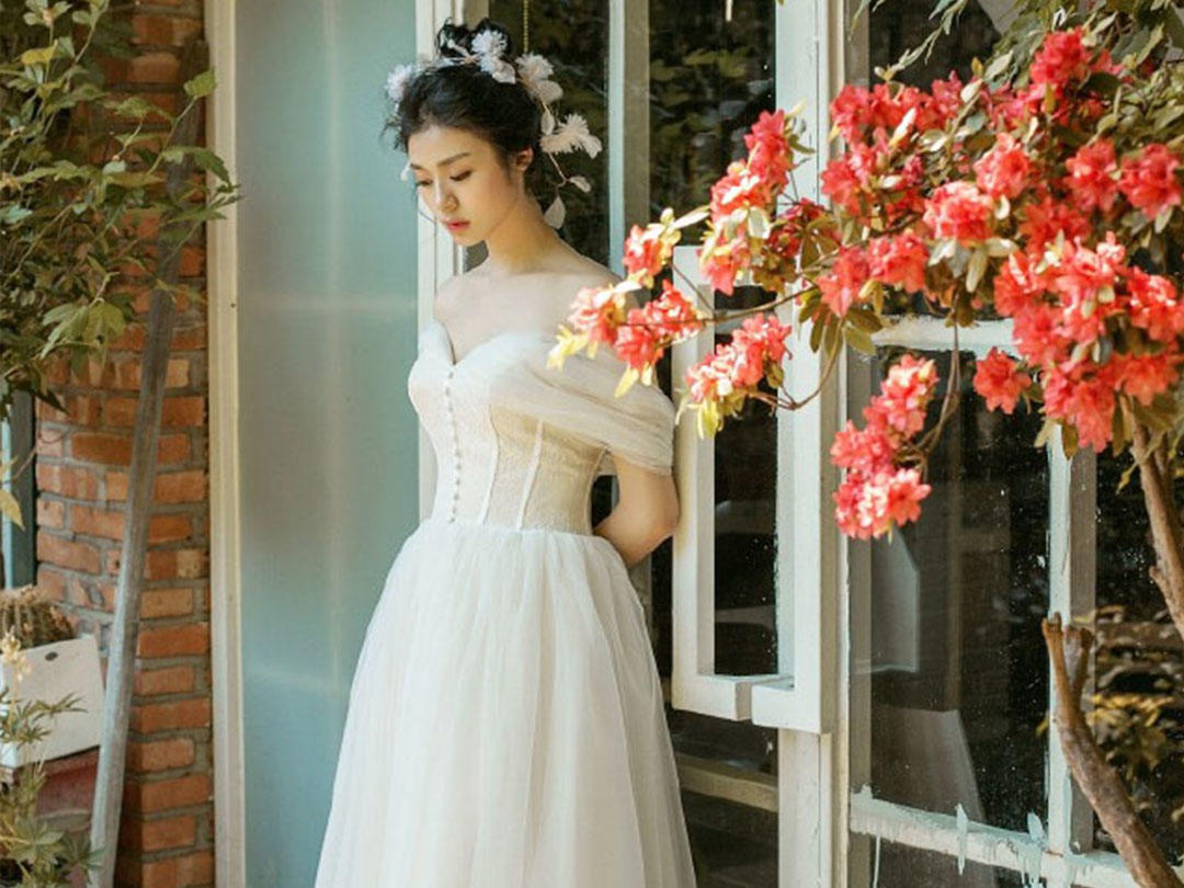 【公主典藏】简约大气婚纱礼服3件套+免租2件伴娘