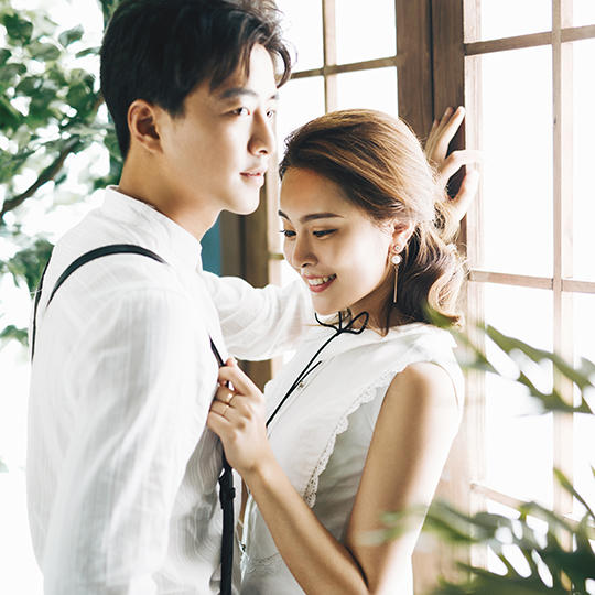 【超优惠】拍婚纱照送长拖婚纱+上门化妆