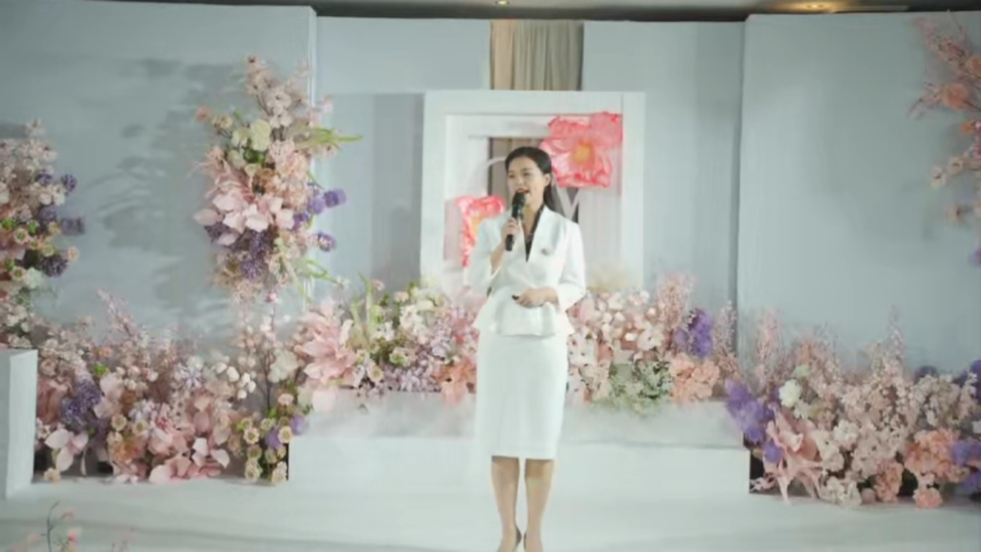 假装看不见，余光千百遍