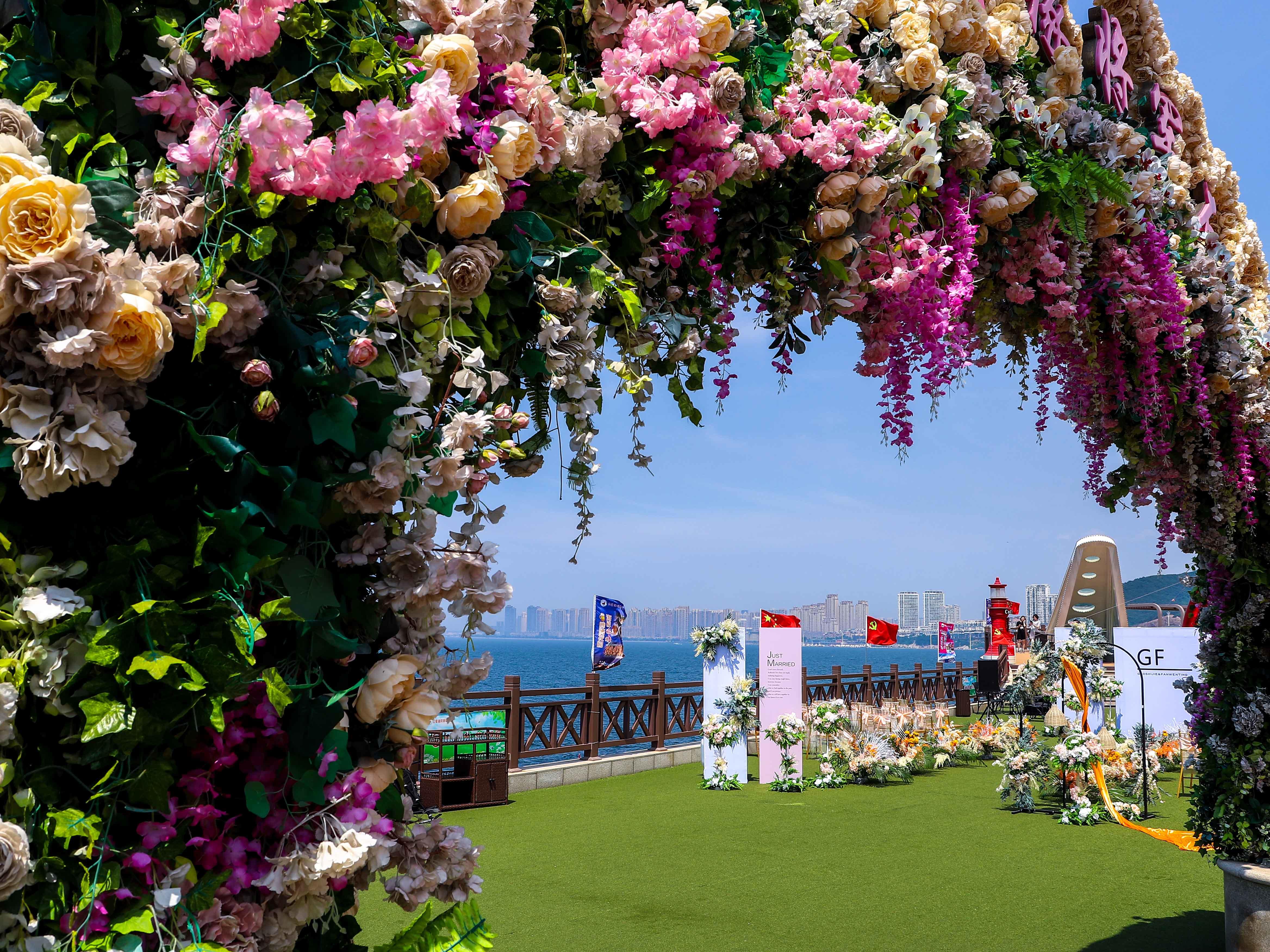 室外婚礼现场，绿野仙踪，蓝天碧海 包含四大精刚