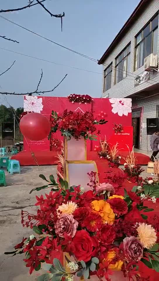 浪漫满屋农村户外喜庆热闹红色系西式婚礼