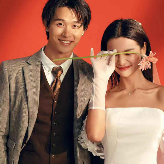 总监创作团队+样片级品质+高定婚纱照