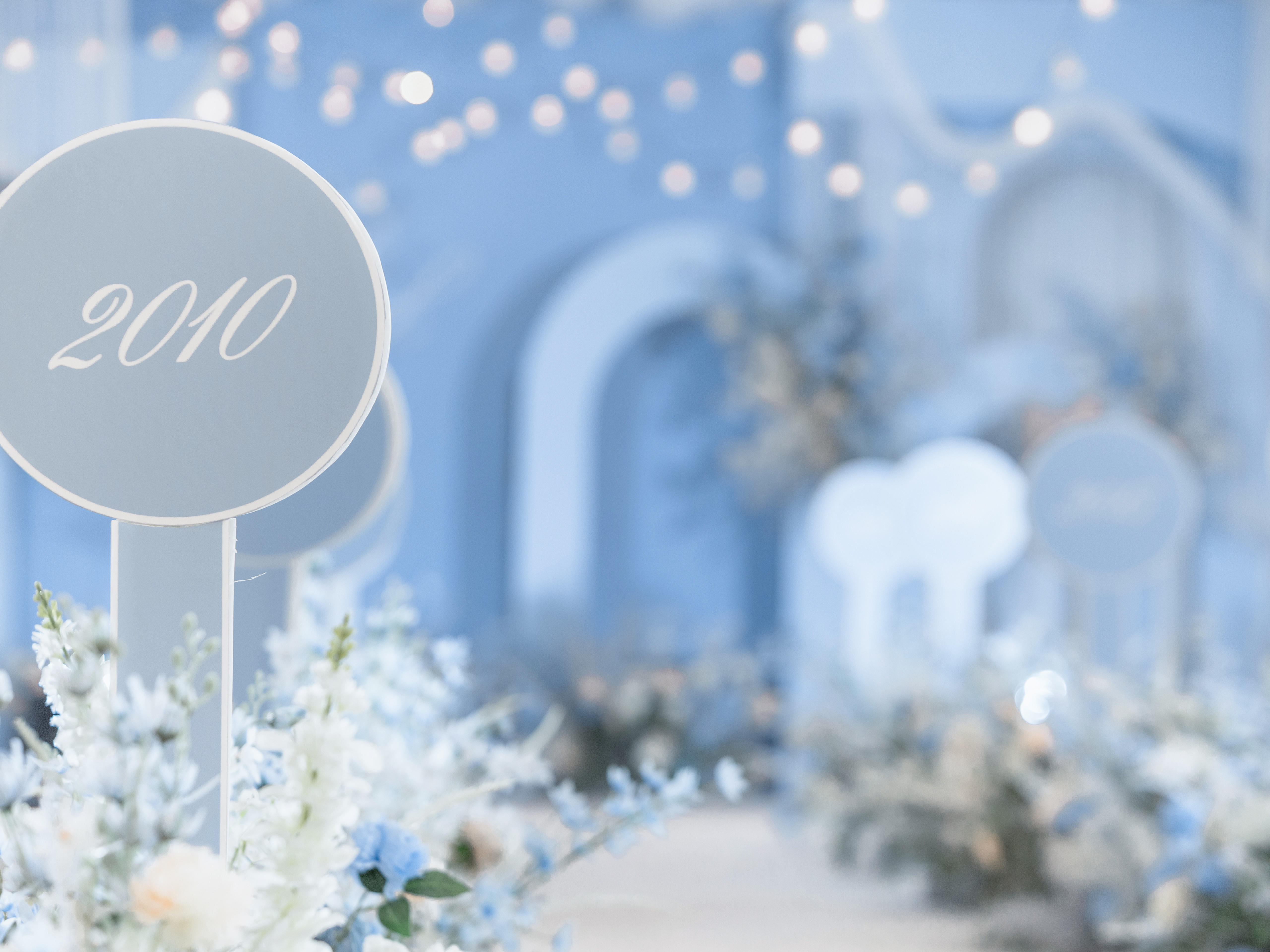 喜壳婚礼莫兰迪蓝色清新小预算吊顶婚礼布置婚庆策划