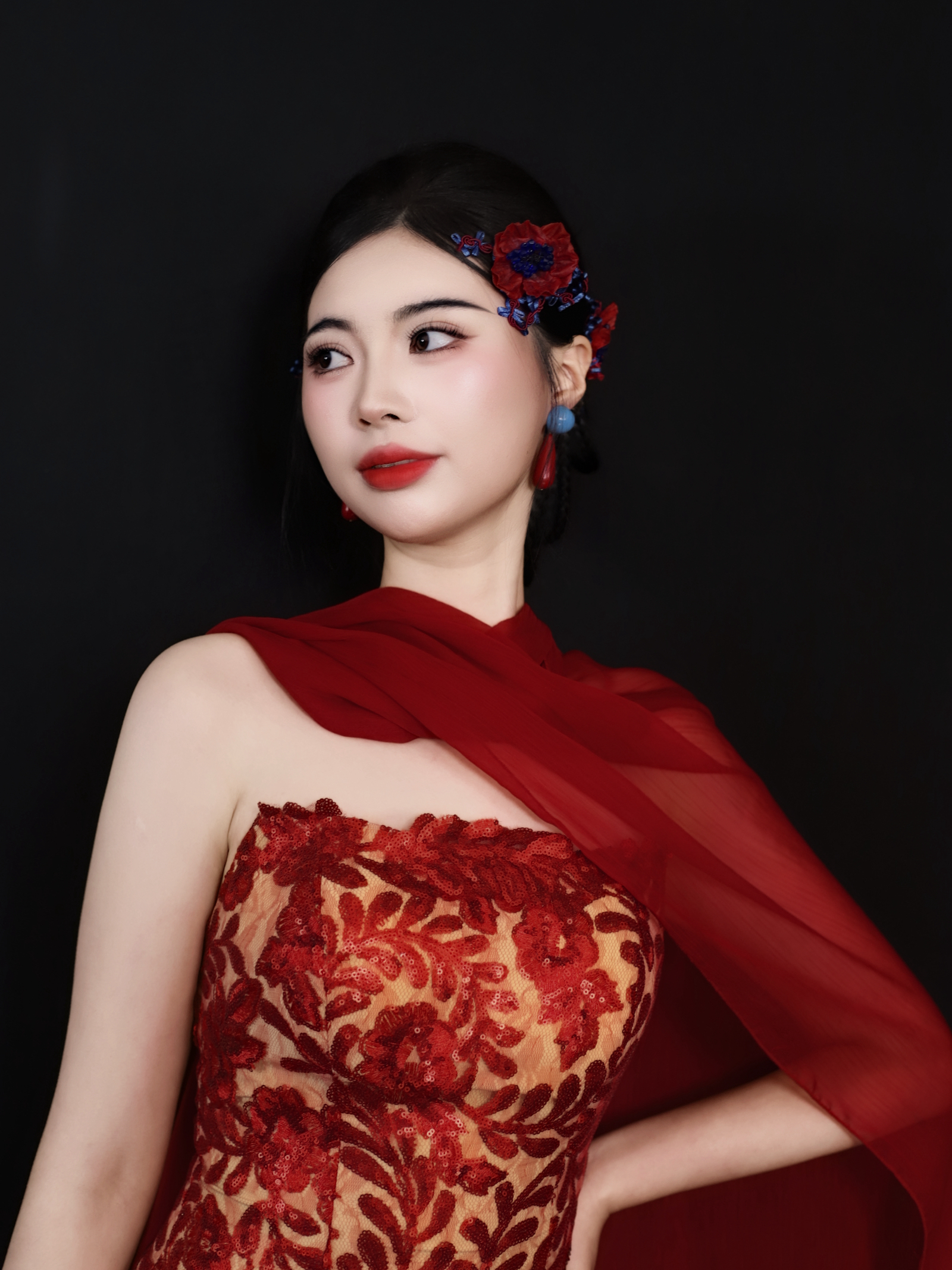 爱丽丝婚纱造型艺术原创出门