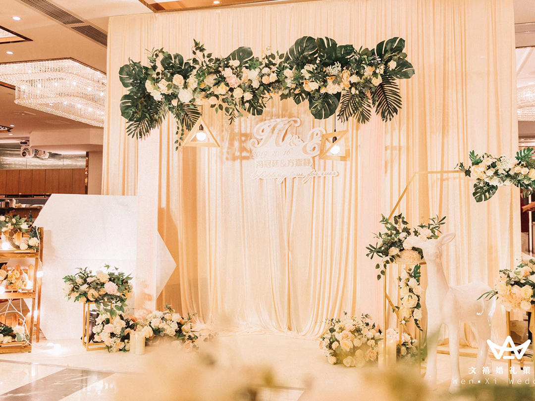 5380经济型纯布置套餐 留影区+签到区+舞台区