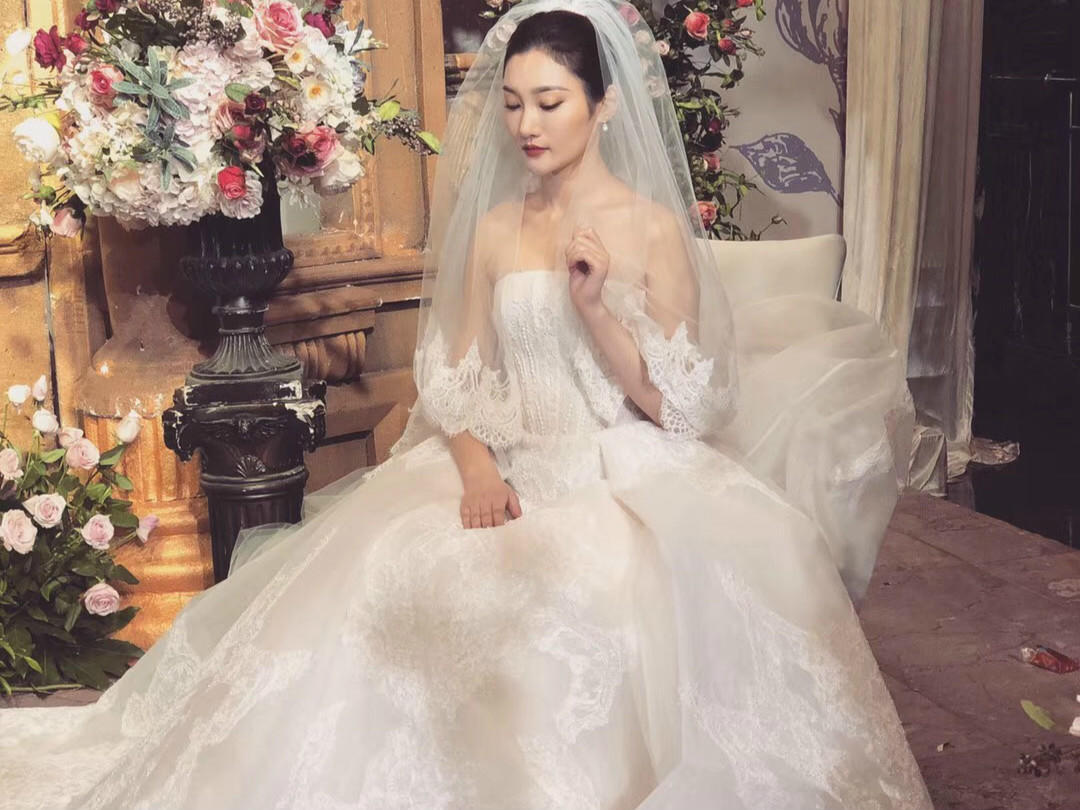 高级定制系列:秀禾+拖尾婚纱+敬酒服+总监跟妆