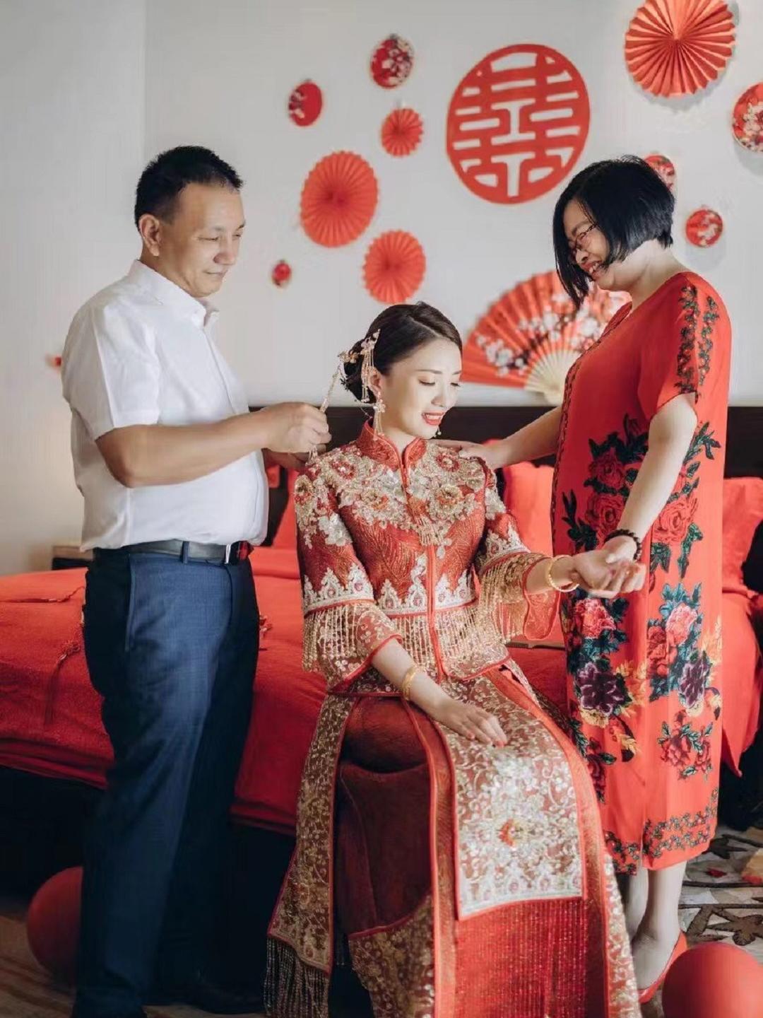 【人气套餐】专业全天跟妆+婚纱礼服免租