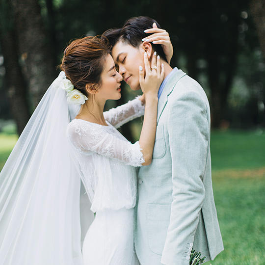 【旺季抢档】 首席定制 安心选婚纱照  