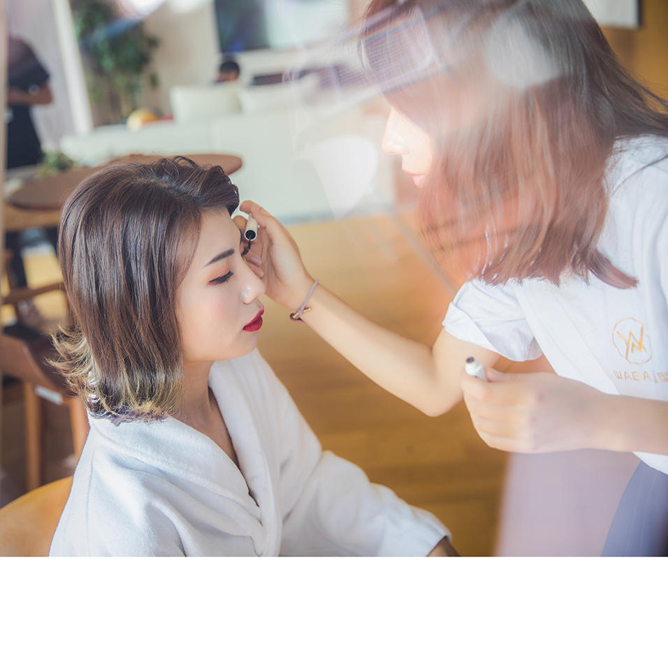  那天阳光明媚 微风拂过 