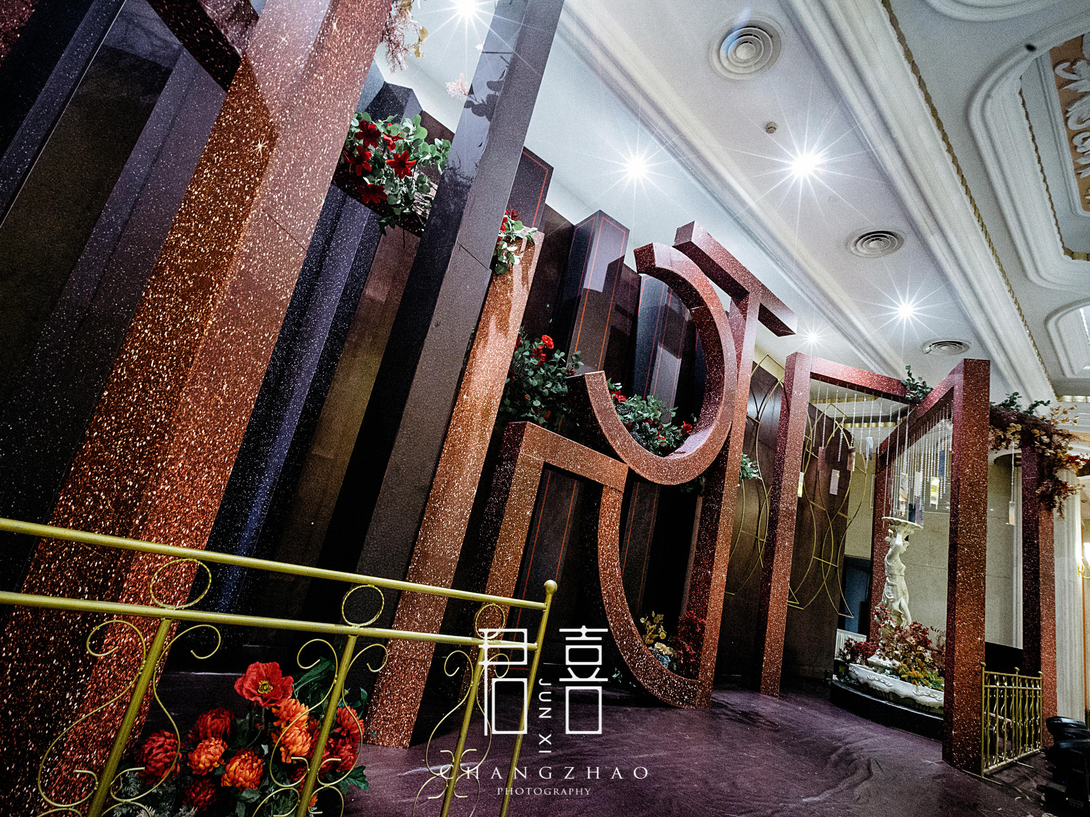 「红黑婚礼」黑色的冷艳邂逅红色的热烈