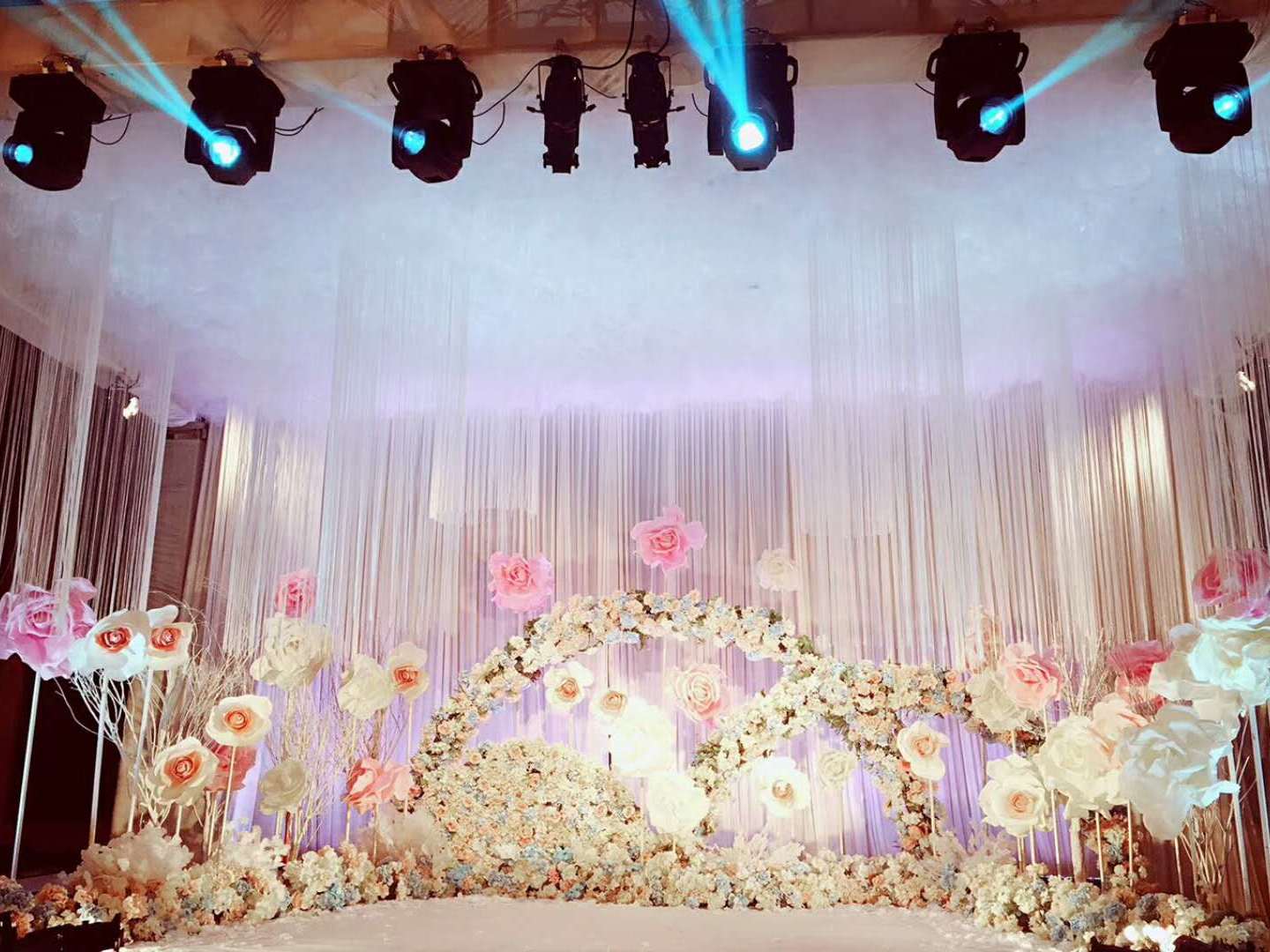 低价吊顶小型吊顶婚礼基础款