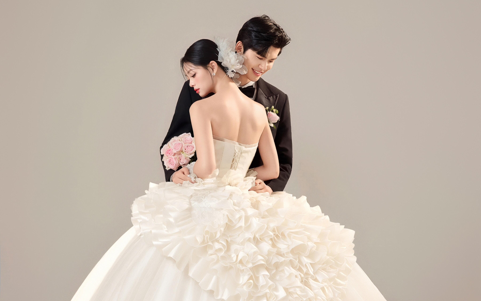 絕 對(duì)出圈的極簡(jiǎn)光影婚紗照 高級(jí)感殺瘋了