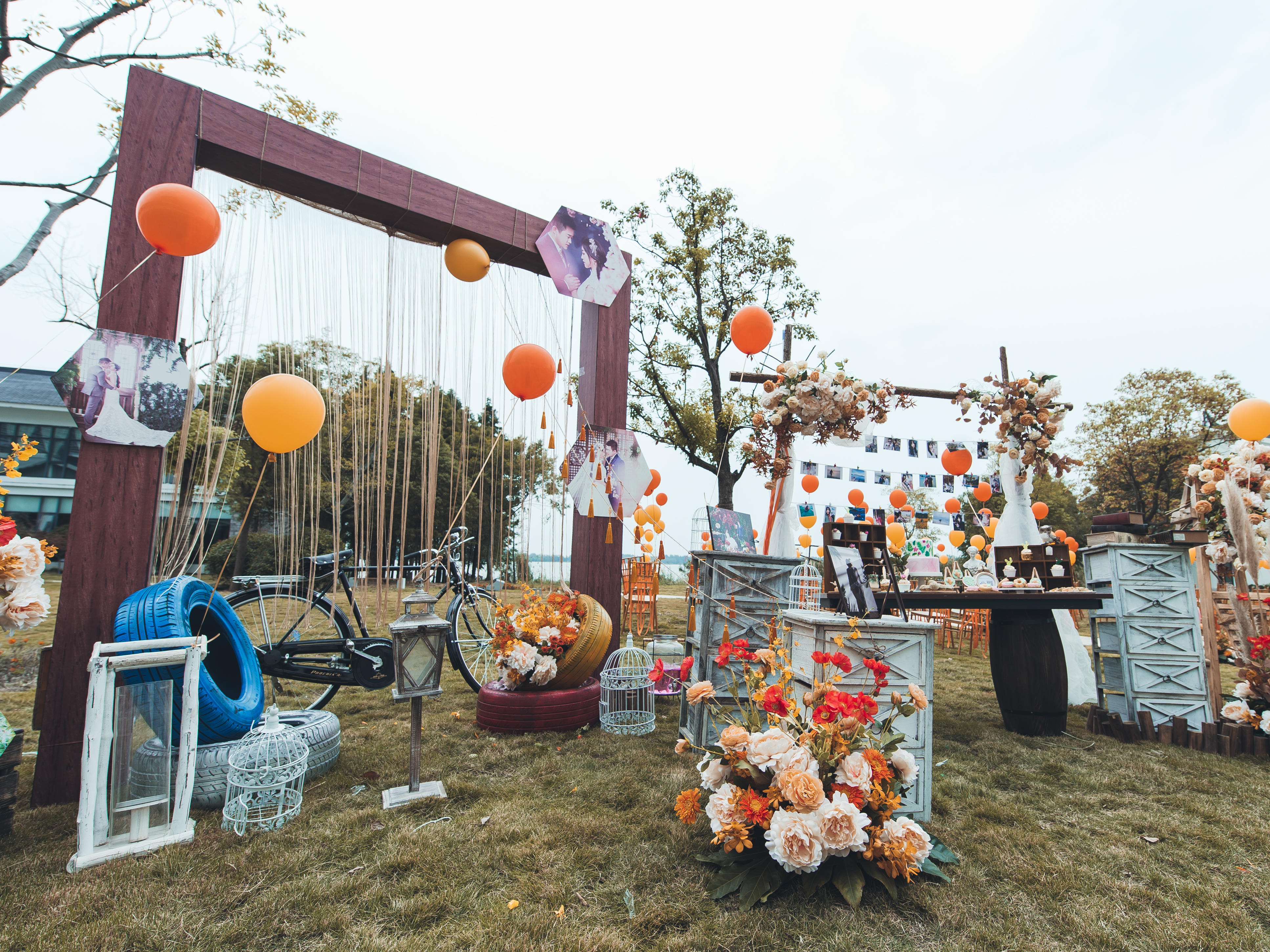 待到春暖花开，我们来办一场仪式感十足的户外婚礼。