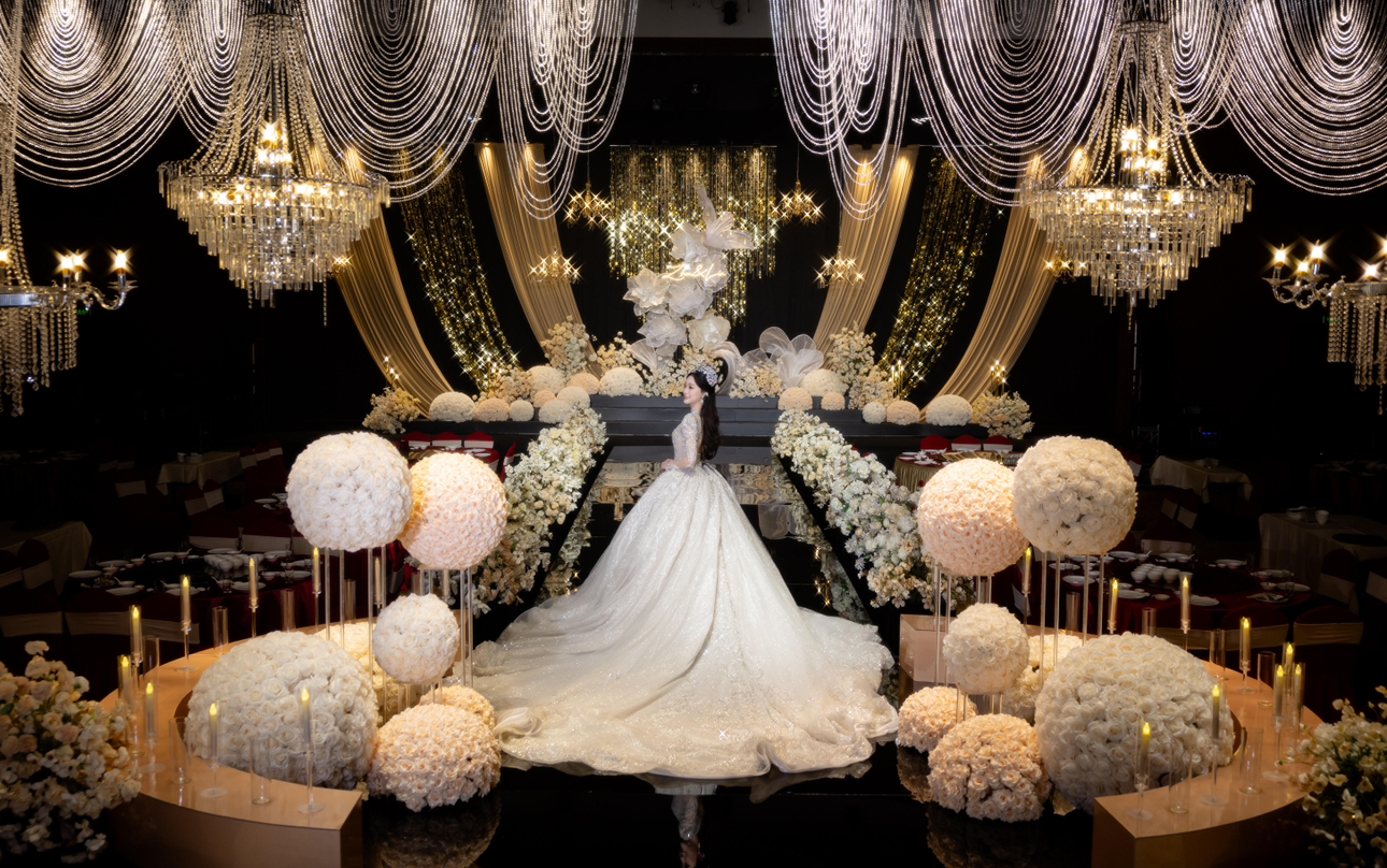 2. 經(jīng)典永不過(guò)時(shí)的香檳金色系，每一處都藏著精致