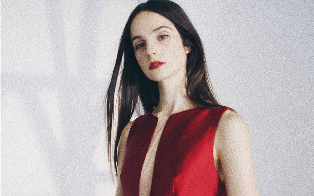 梅瑞DS 设计感红缎大蓬裙