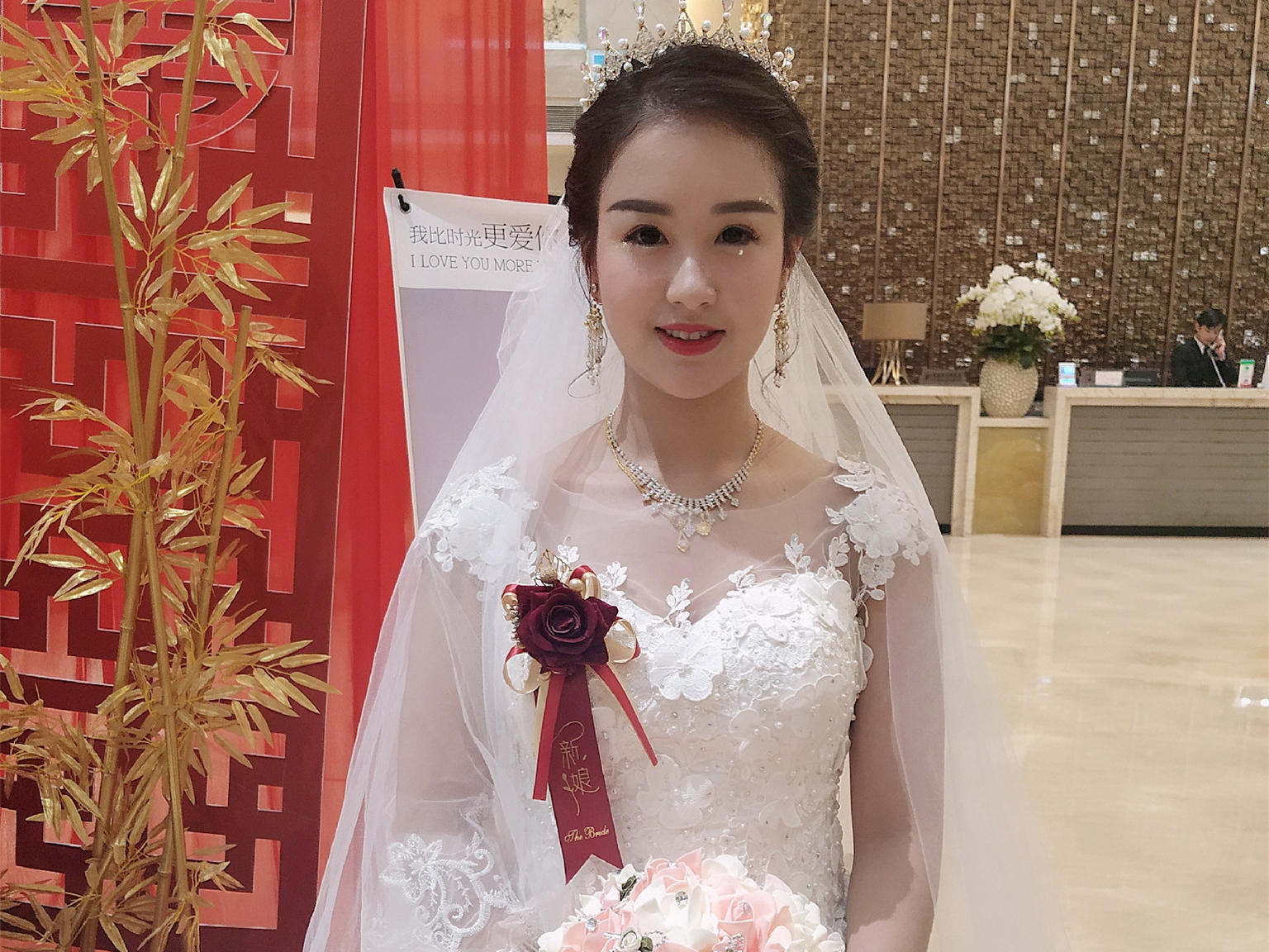 一顾倾城：全天跟妆女神套餐+2个亲友妆/伴娘妆