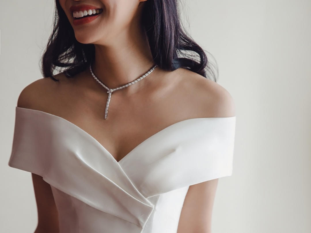 长沙天鹅婚纱礼服 时尚缎面一字裤大拖尾婚纱礼服