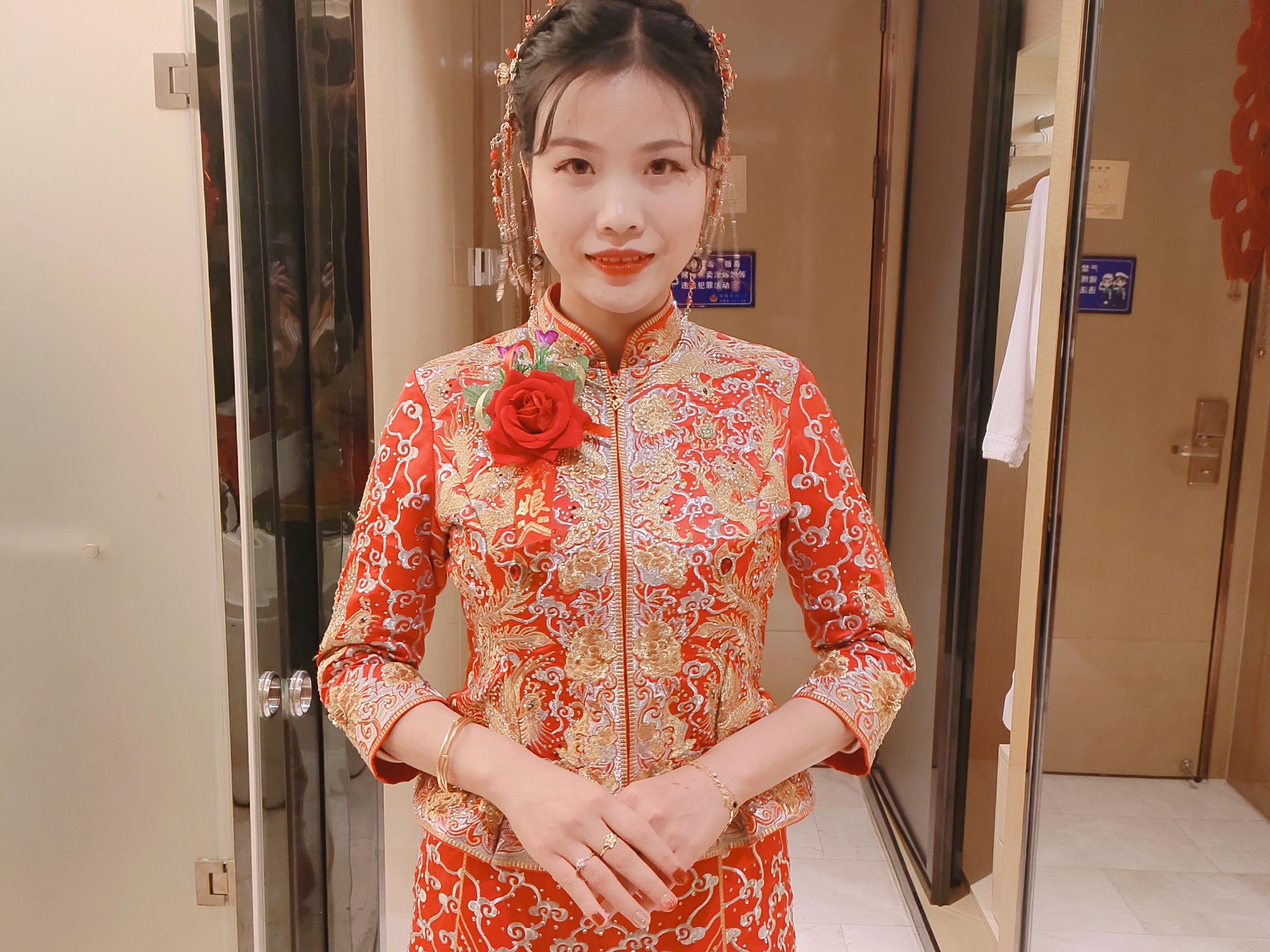 【女神必选】 高级化妆师全天跟妆3造型+2亲友妆