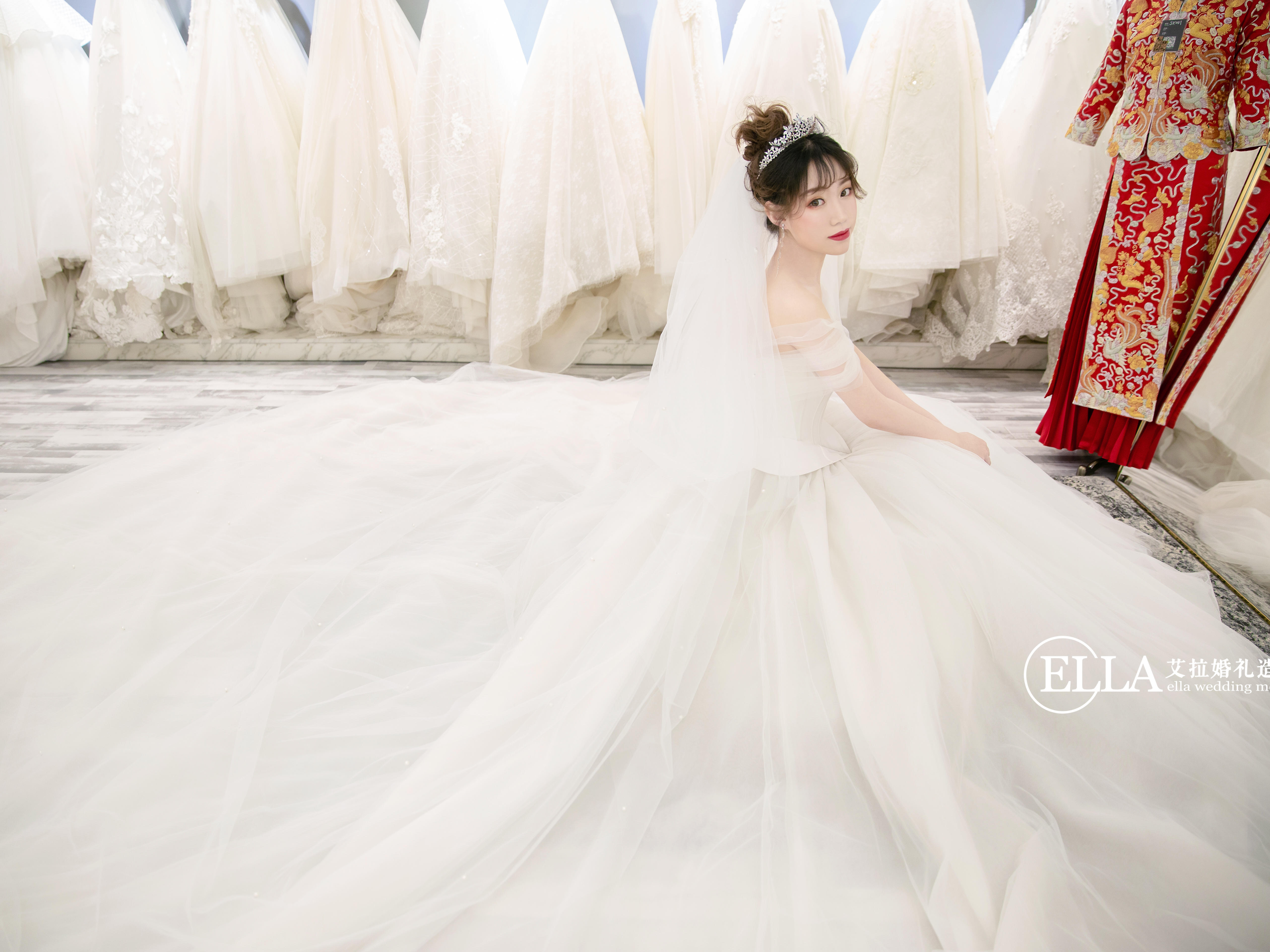 【艾拉婚纱】主纱+秀禾+敬酒3280 超值特惠