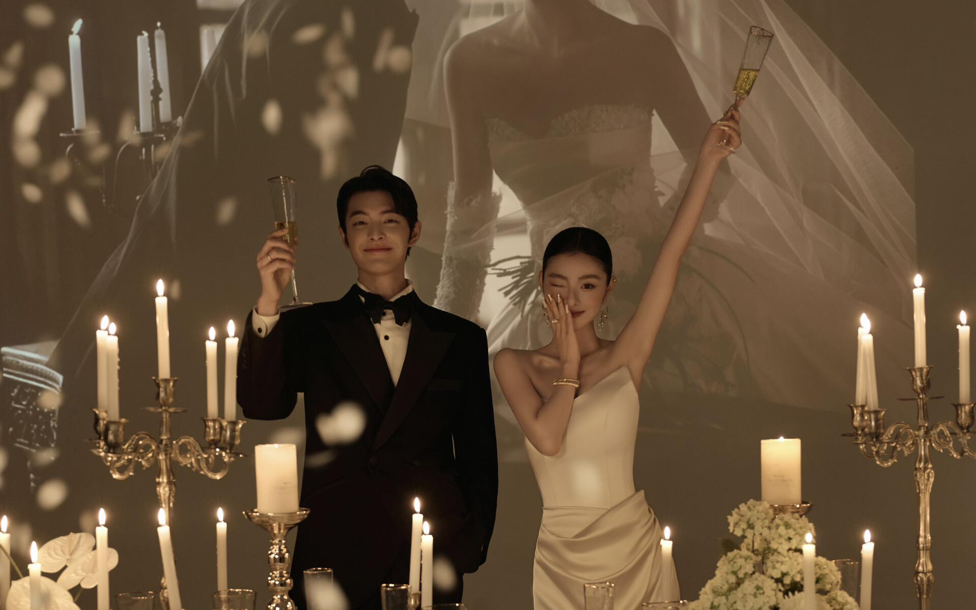 室内婚纱氛围感十足