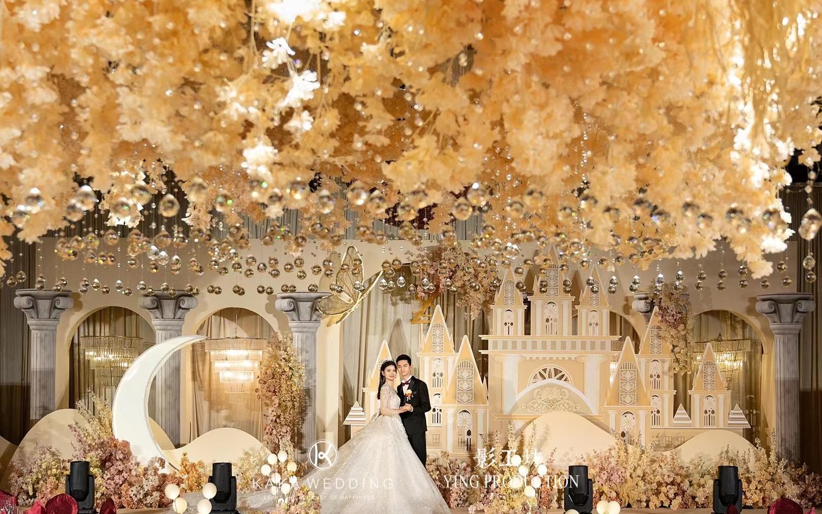 充满艺术感的香槟花海婚礼~你是神迹的降临
