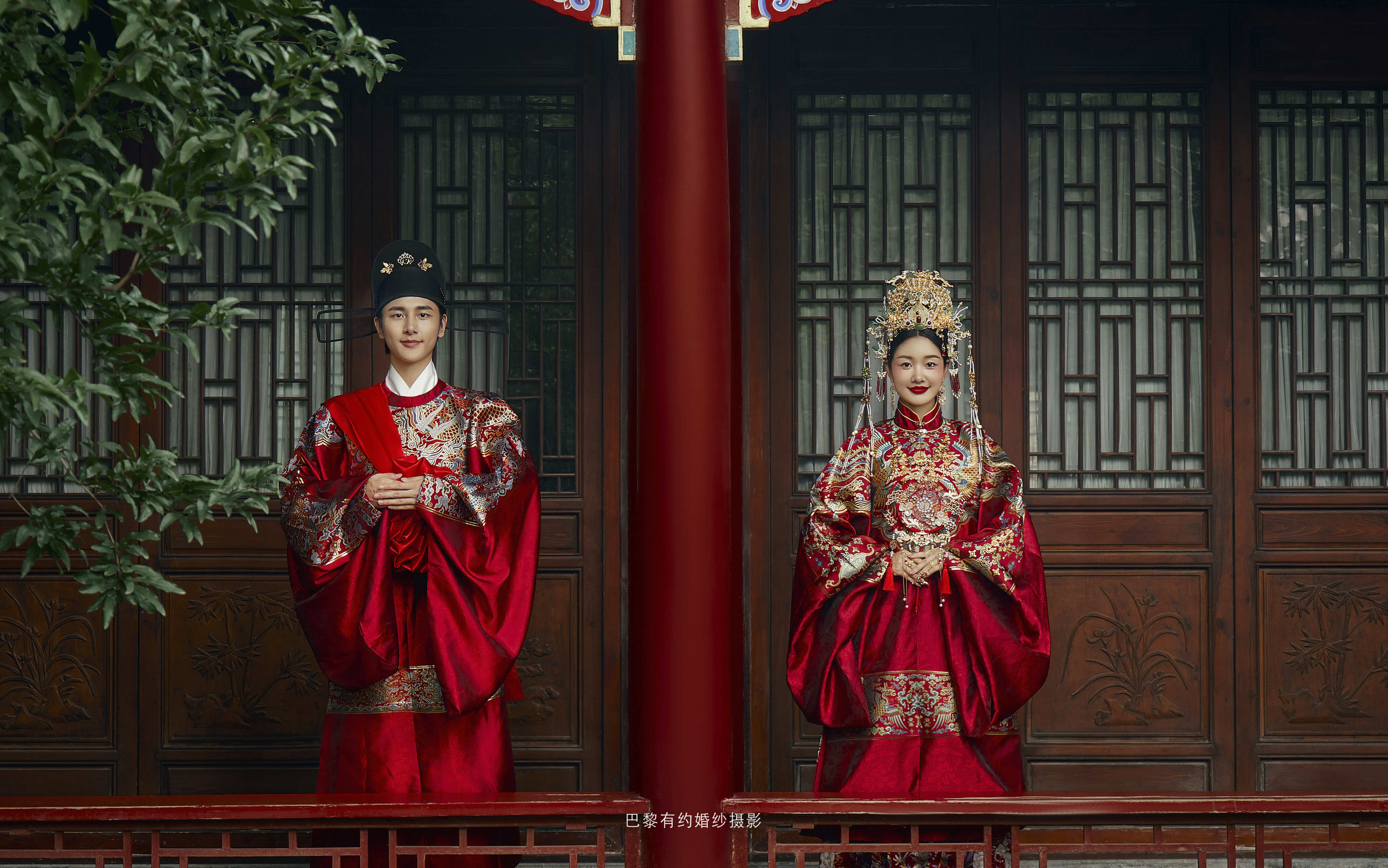 鳳冠霞披的誠意！明治漢服婚紗照