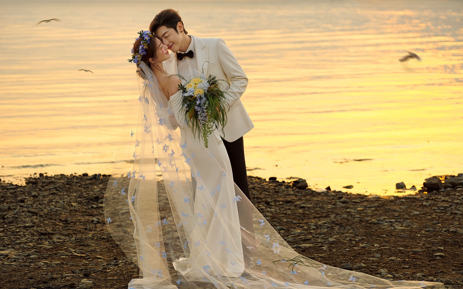 今日客片❤浪漫到心里的湖边夕阳婚纱照
