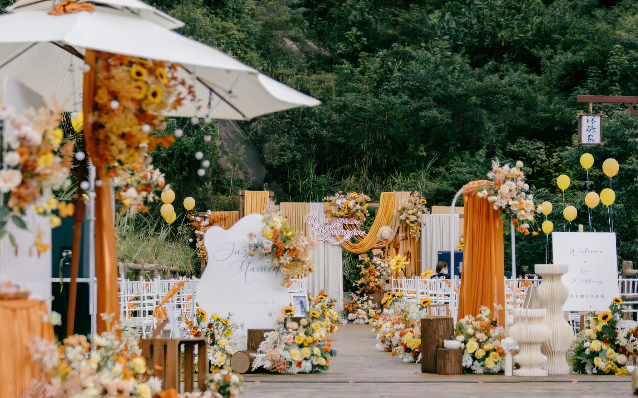 橙黃撞色，解鎖一場元?dú)鉂M滿的森系婚禮??