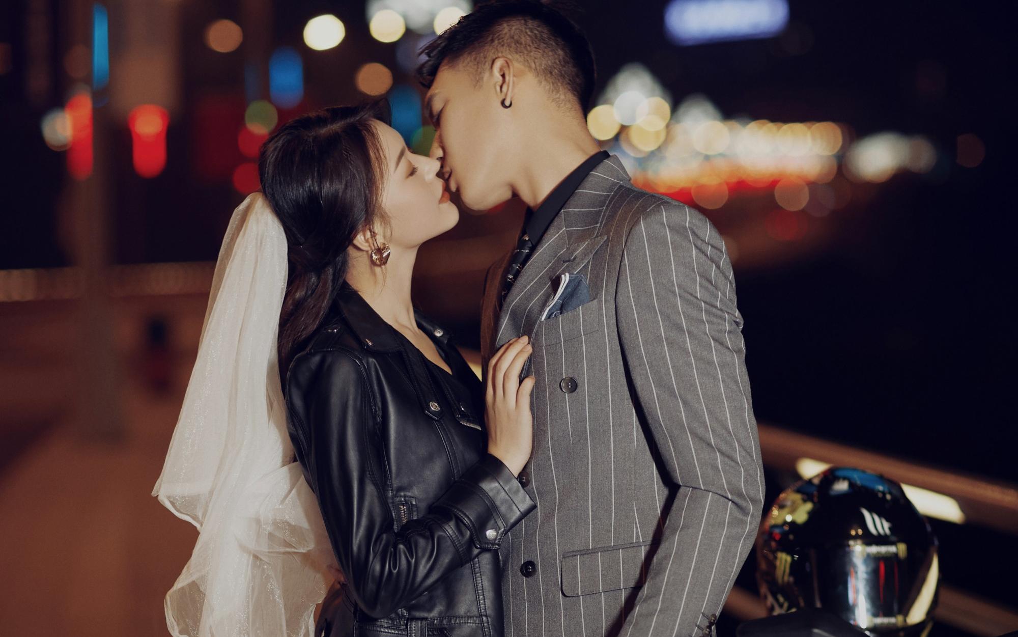 在夜色里浪漫出逃 拍上一组超酷的机车婚纱照