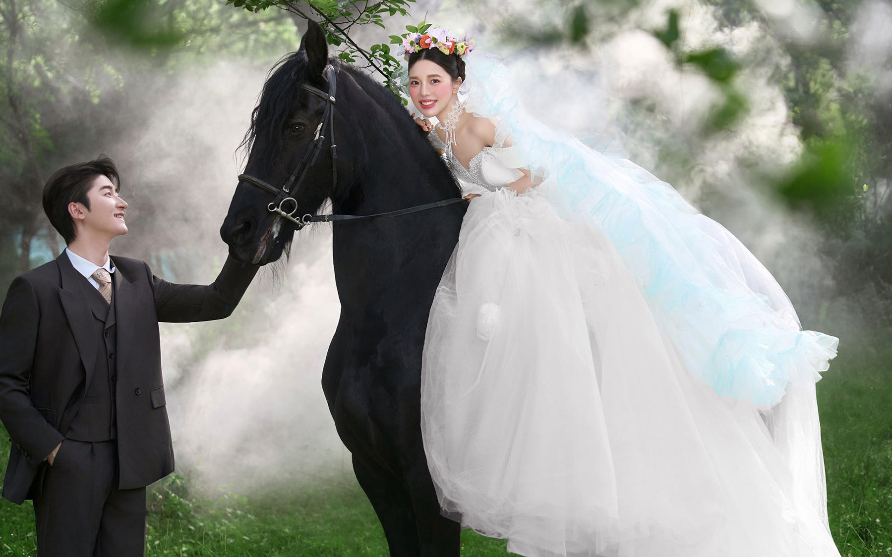 林雾裹风，骏影载柔｜森系轻甜婚纱照
