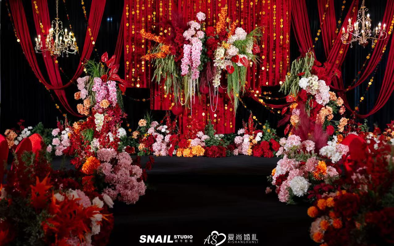 红色布幔高级感婚礼