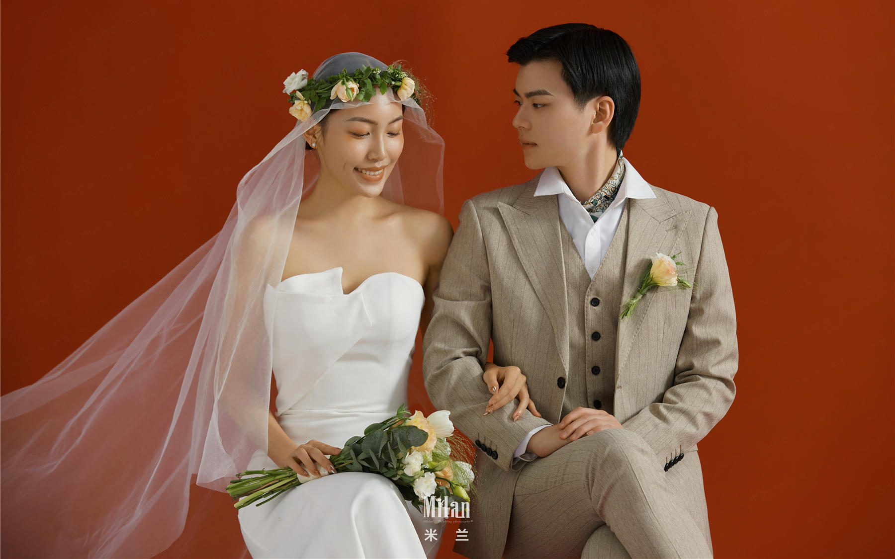 不是吧！这种暖调纯色婚纱照居然这么绝