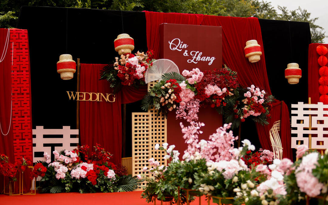 戶外紅黑色南洋風(fēng)婚禮