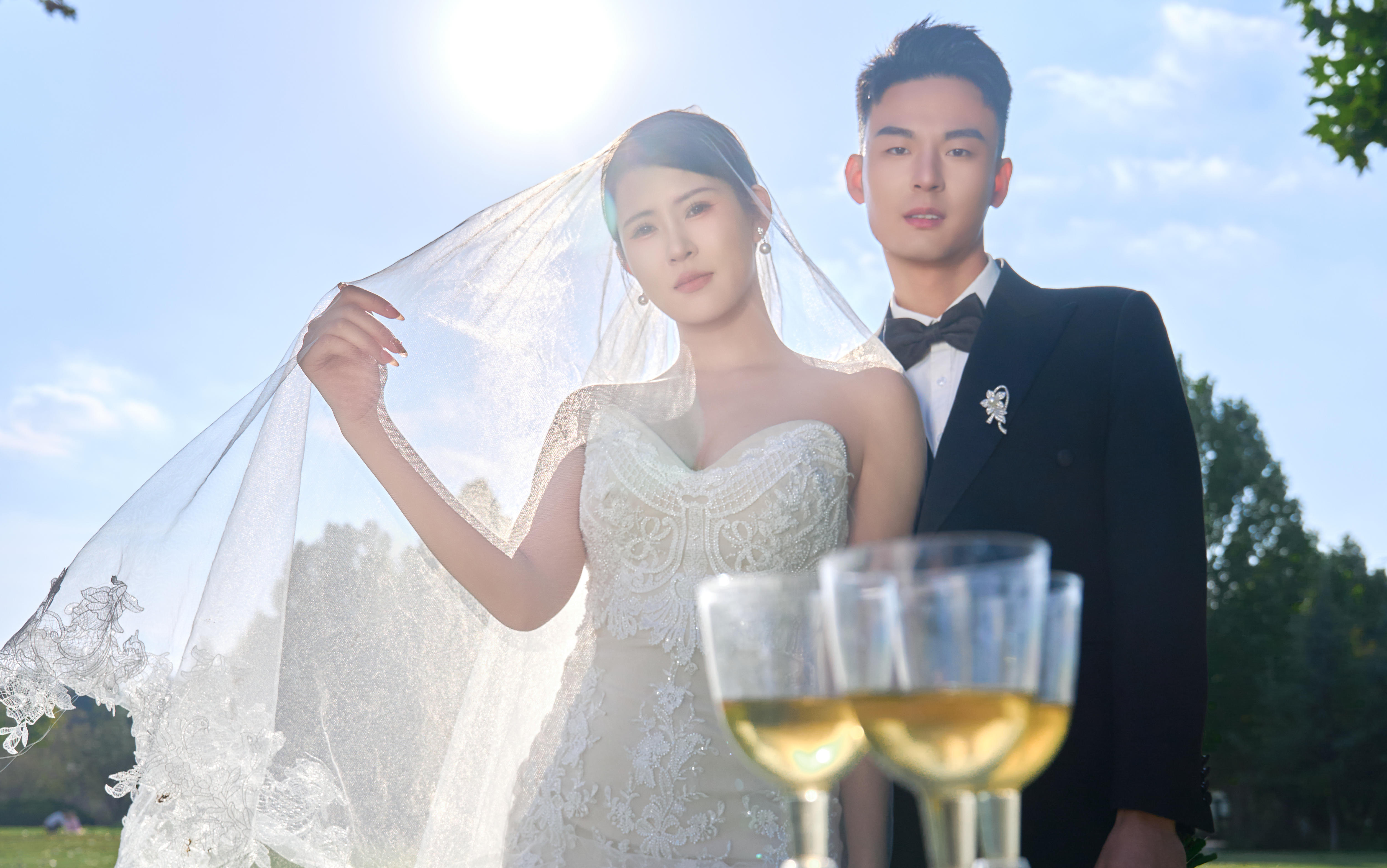 举杯时刻✨好喜欢我的韩式草坪婚纱照